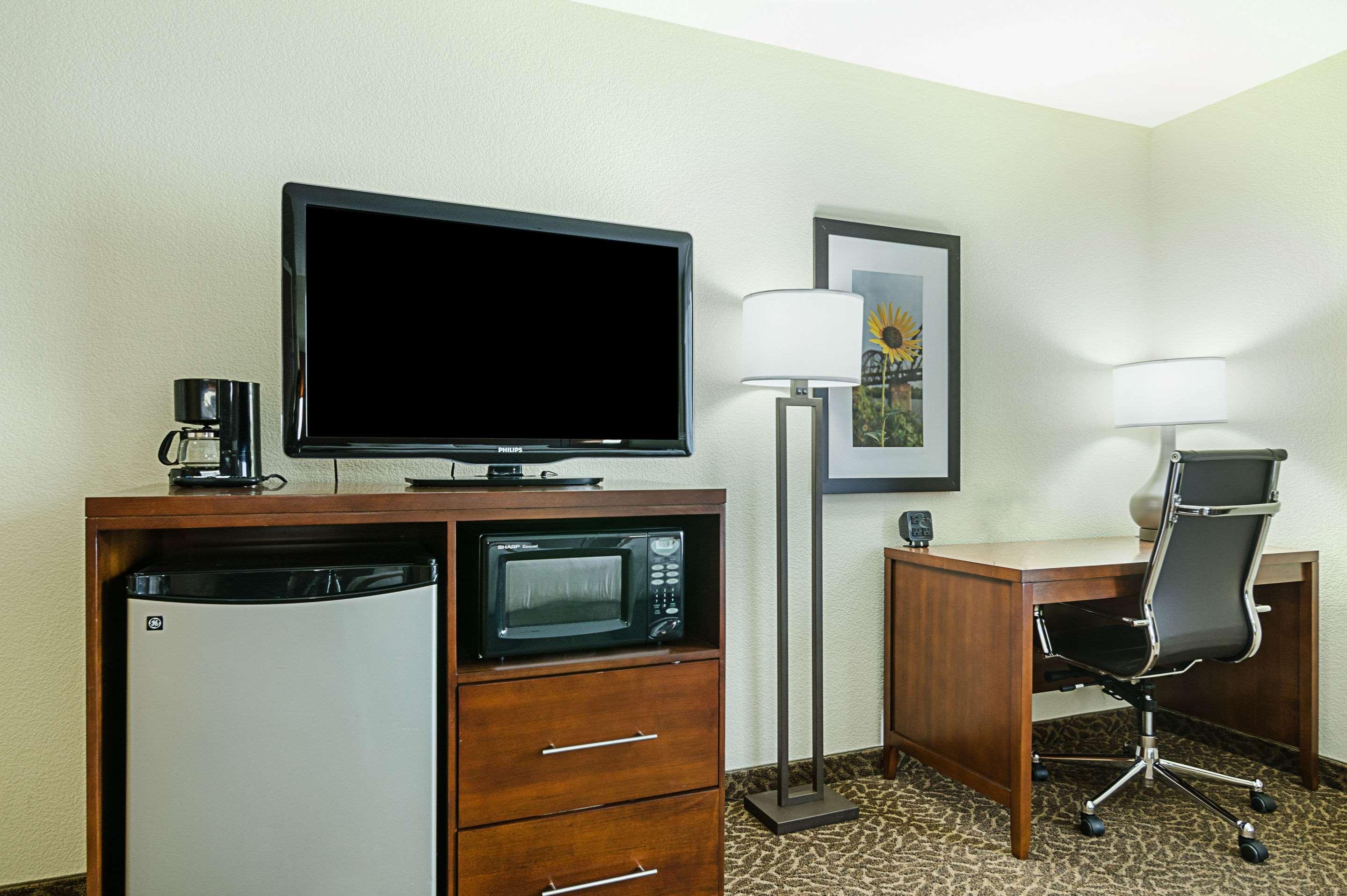 Quality Suites Springdale West I-49 Exterior photo